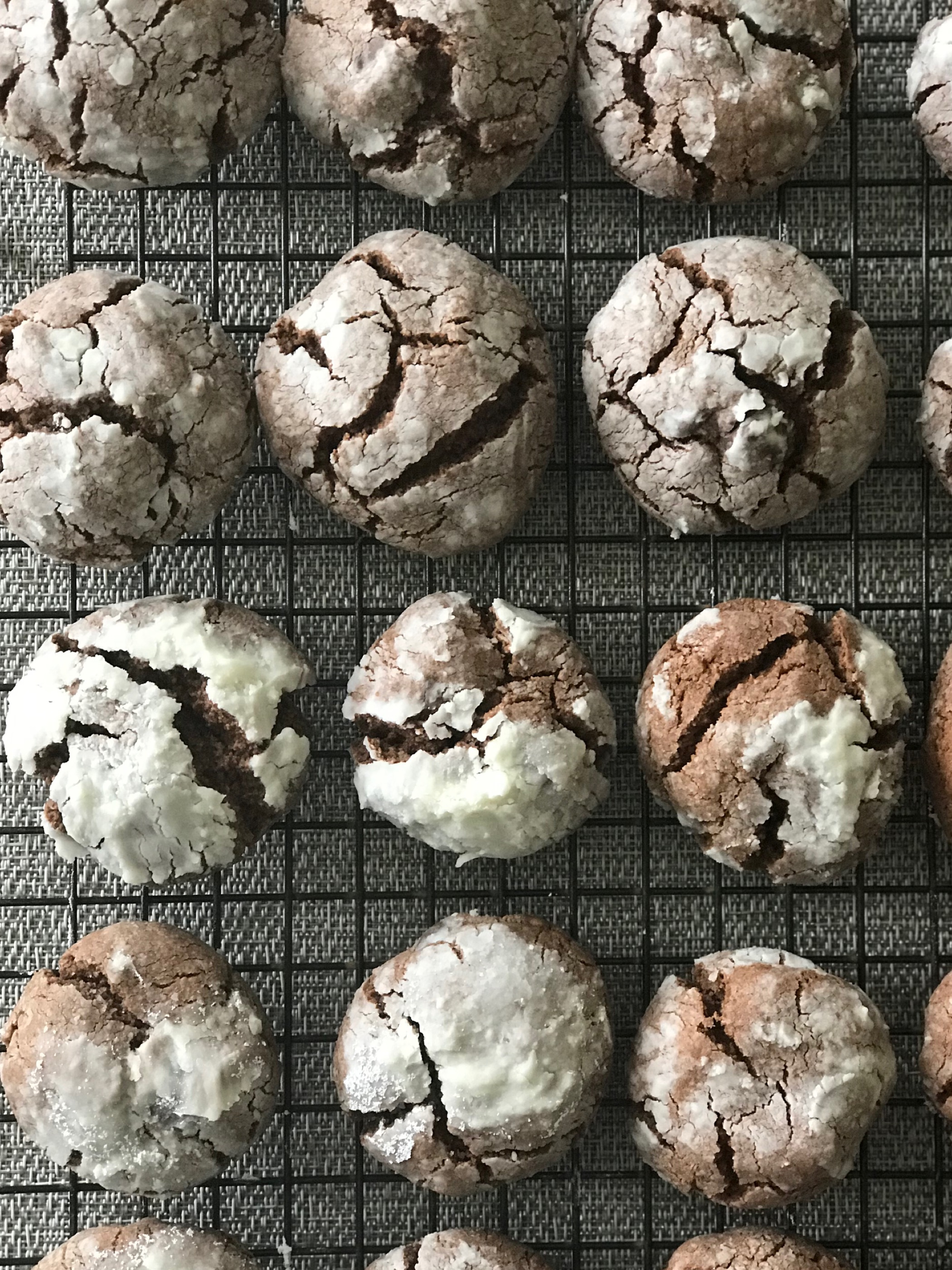 easy chocolate crinkle cookies